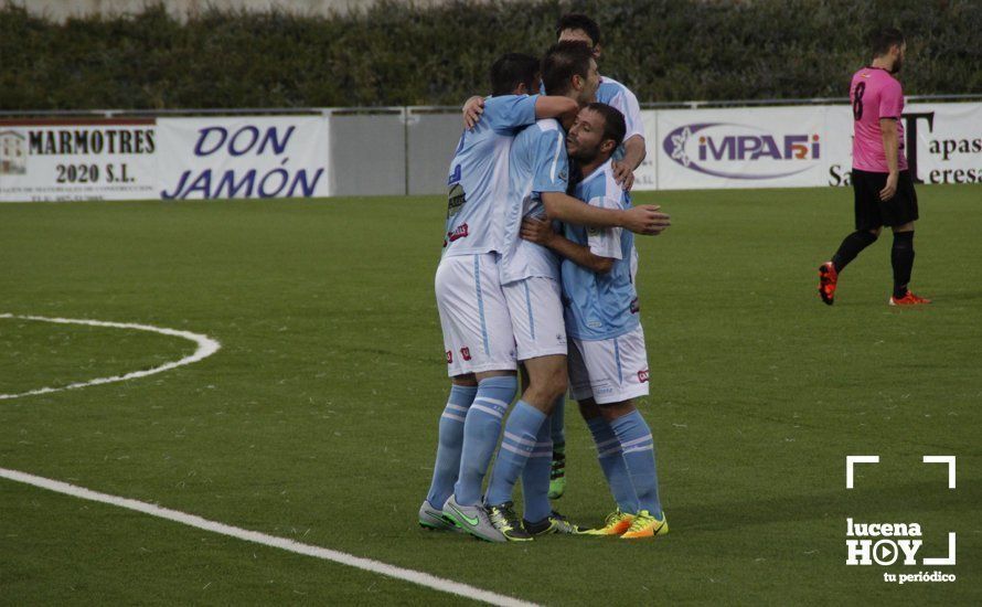  Los jugadores del Ciudad de Lucena celebran el gol de Pedro Caballero. 