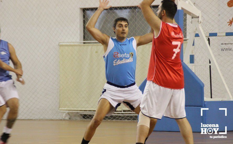 Galería: El Club Baloncesto Ciudad de Lucena obtiene su primer triunfo frente al Montilla (62-51)