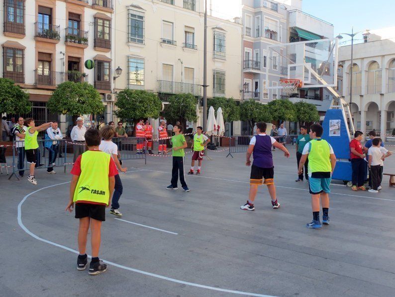 Galería: Sergio Scariolo asiste a la Olimpiada de Dibujo Solidaria y al torneo de baloncesto 3x3