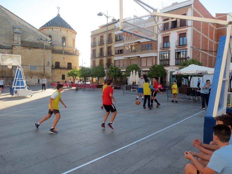 Galería: Sergio Scariolo asiste a la Olimpiada de Dibujo Solidaria y al torneo de baloncesto 3x3