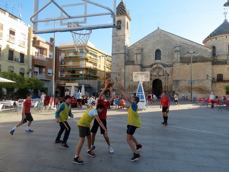 Galería: Sergio Scariolo asiste a la Olimpiada de Dibujo Solidaria y al torneo de baloncesto 3x3