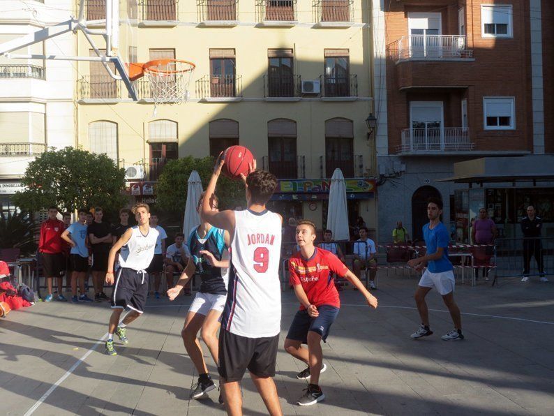 Galería: Sergio Scariolo asiste a la Olimpiada de Dibujo Solidaria y al torneo de baloncesto 3x3