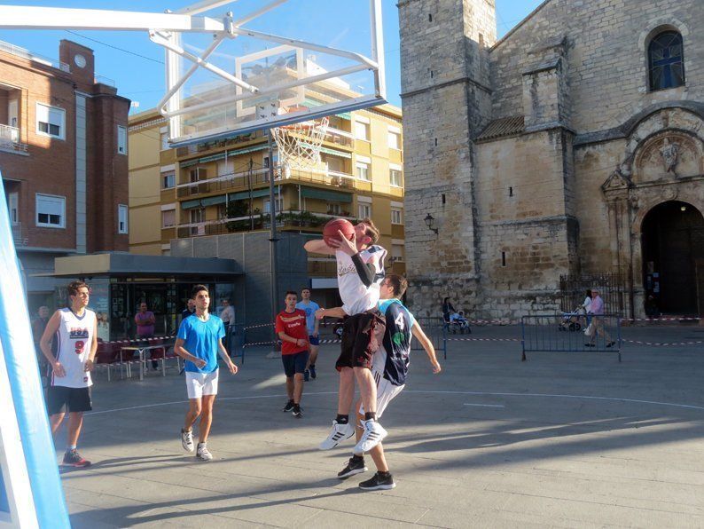 Galería: Sergio Scariolo asiste a la Olimpiada de Dibujo Solidaria y al torneo de baloncesto 3x3