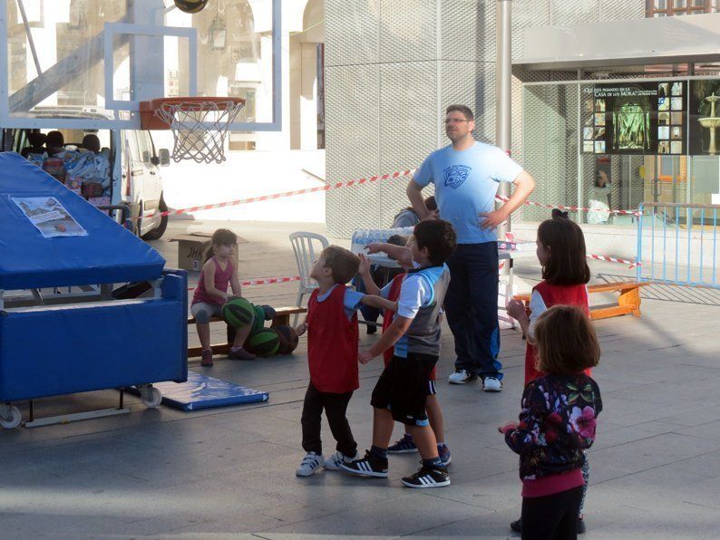 Galería: Sergio Scariolo asiste a la Olimpiada de Dibujo Solidaria y al torneo de baloncesto 3x3
