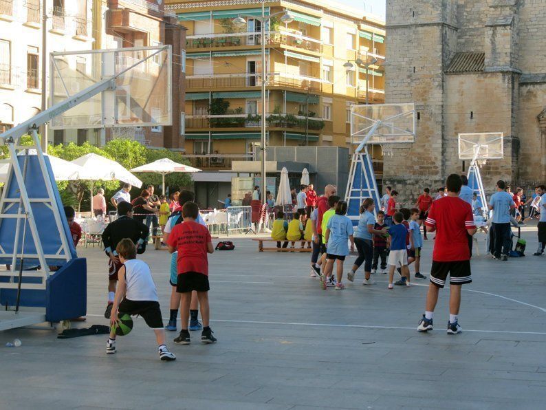 Galería: Sergio Scariolo asiste a la Olimpiada de Dibujo Solidaria y al torneo de baloncesto 3x3