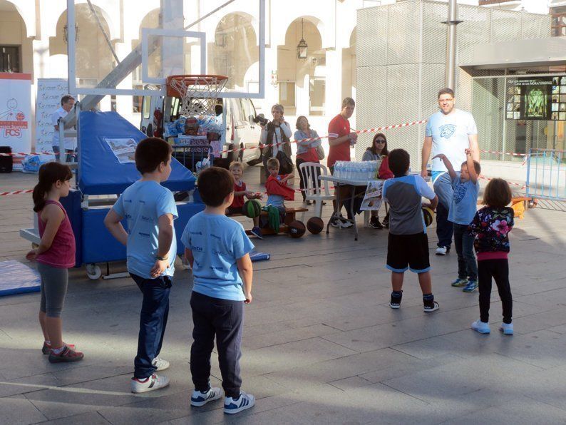 Galería: Sergio Scariolo asiste a la Olimpiada de Dibujo Solidaria y al torneo de baloncesto 3x3
