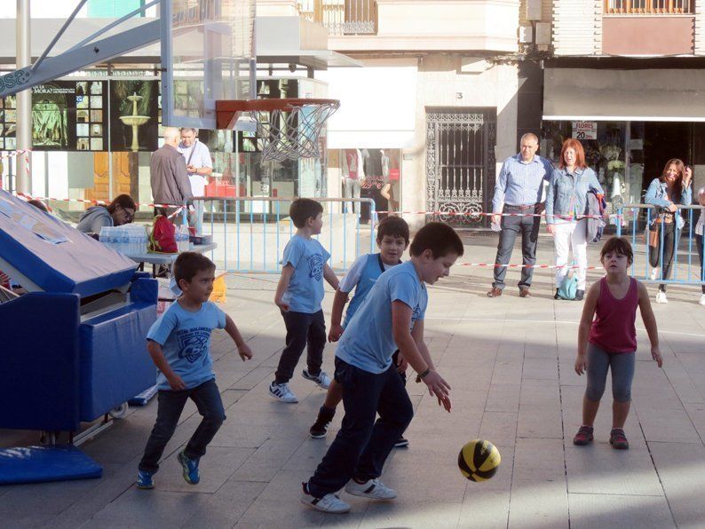 Galería: Sergio Scariolo asiste a la Olimpiada de Dibujo Solidaria y al torneo de baloncesto 3x3