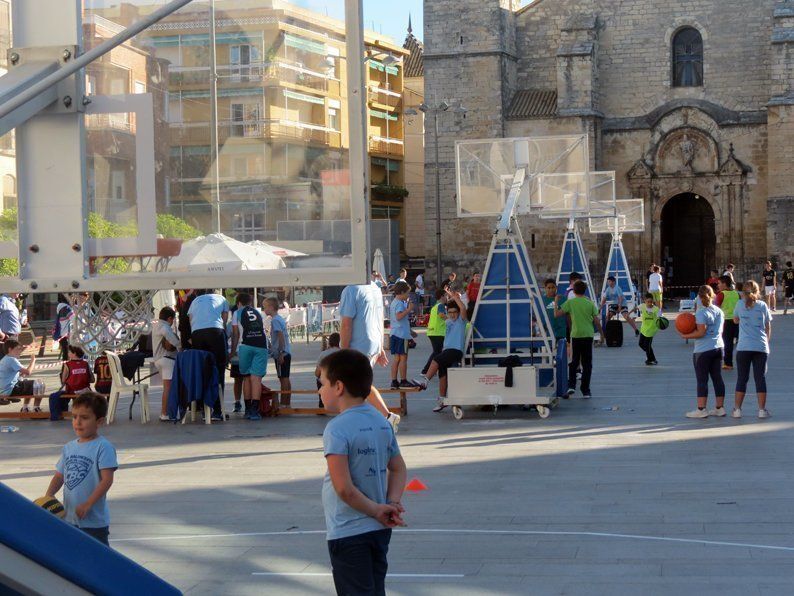 Galería: Sergio Scariolo asiste a la Olimpiada de Dibujo Solidaria y al torneo de baloncesto 3x3