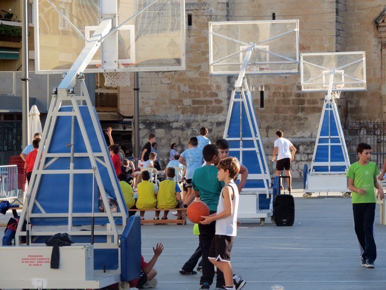 Galería: Sergio Scariolo asiste a la Olimpiada de Dibujo Solidaria y al torneo de baloncesto 3x3