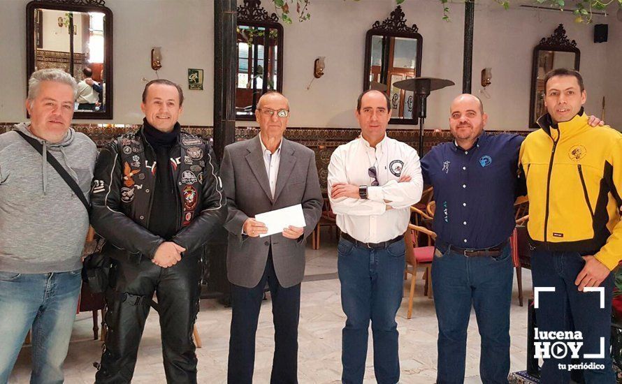  Entrega del dinero recaudado en el Día de la Moto Solidaria a Antonio Nieva, responsable de Despertar Lucena 