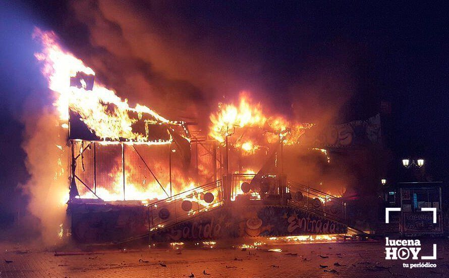  Uno de los incendios más espectaculares atendidos fue el que afectó a una instalación de feria en el Paseo de Rojas en el pasado mes de diciembre 