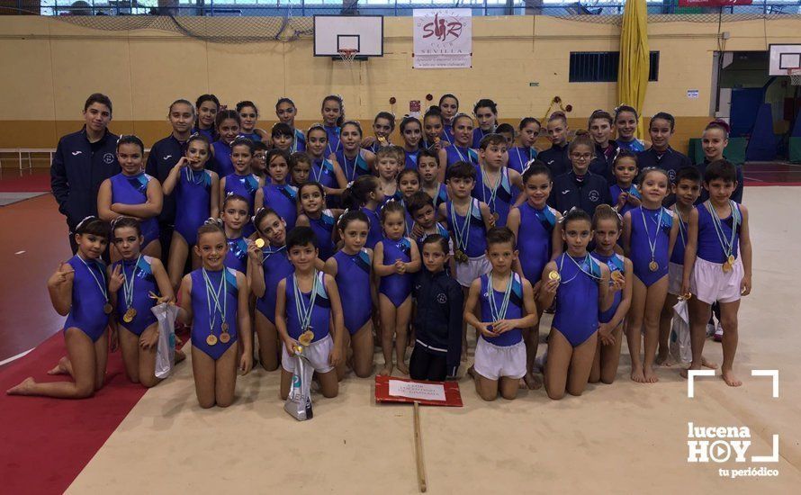  Grupo de deportistas del Club Lucentino de Gimnasia. 