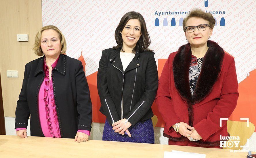  Araceli Moscoso, Teresa Alonso y María del Carmen Chicano, en momento de la presentación de la muestra de "potajes" 