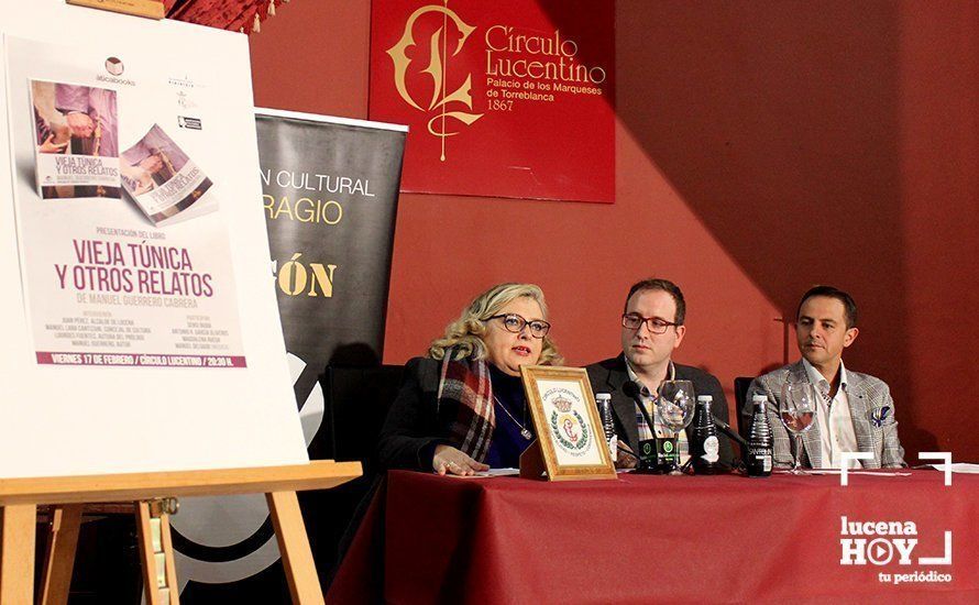  Un momento de la presentación del libro 'Vieja túnica y otros relatos' 