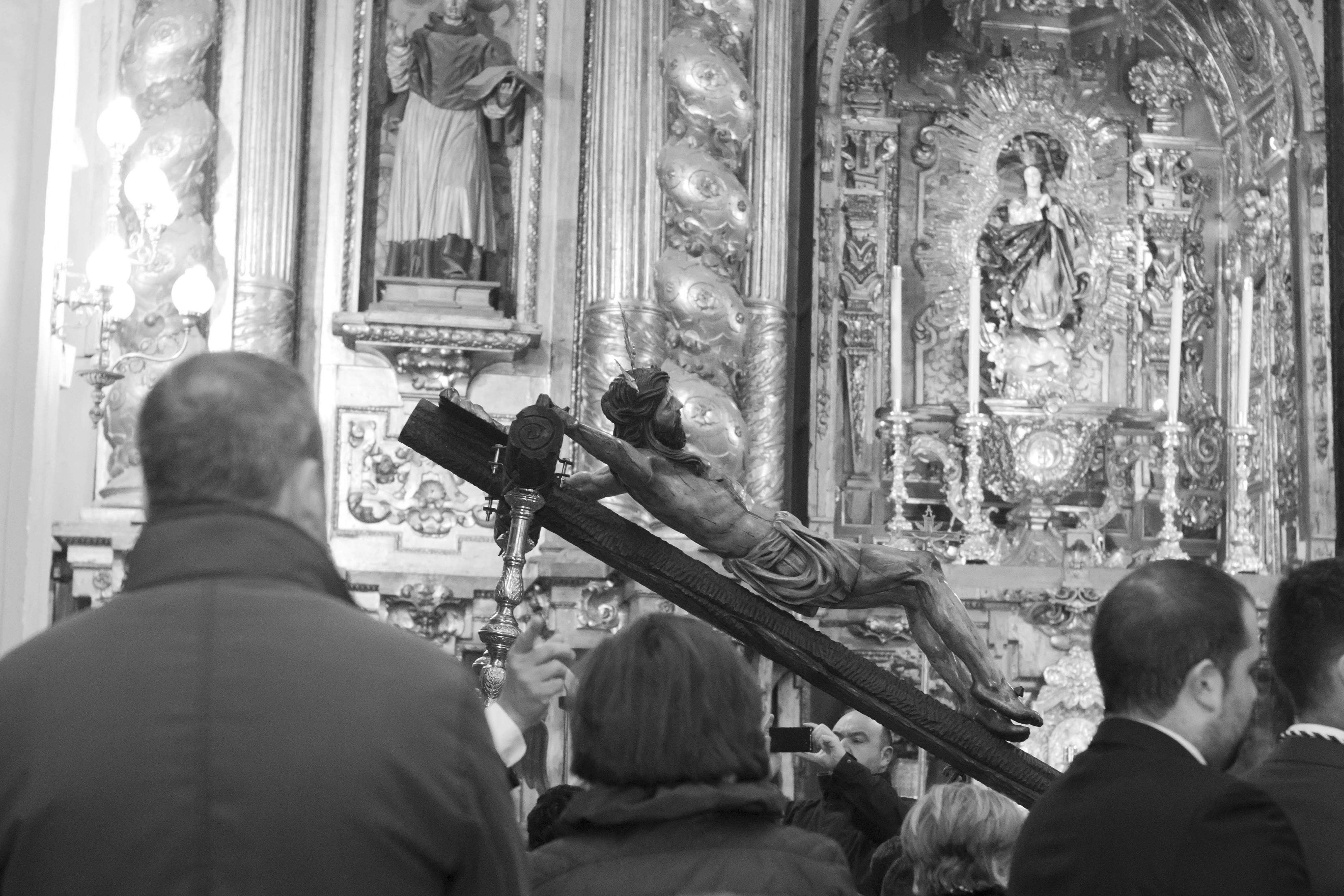 Galería: Un Vía Crucis de Pasión en el claustro del convento franciscano. Imágenes de Jesús Ruiz "Gitanito"