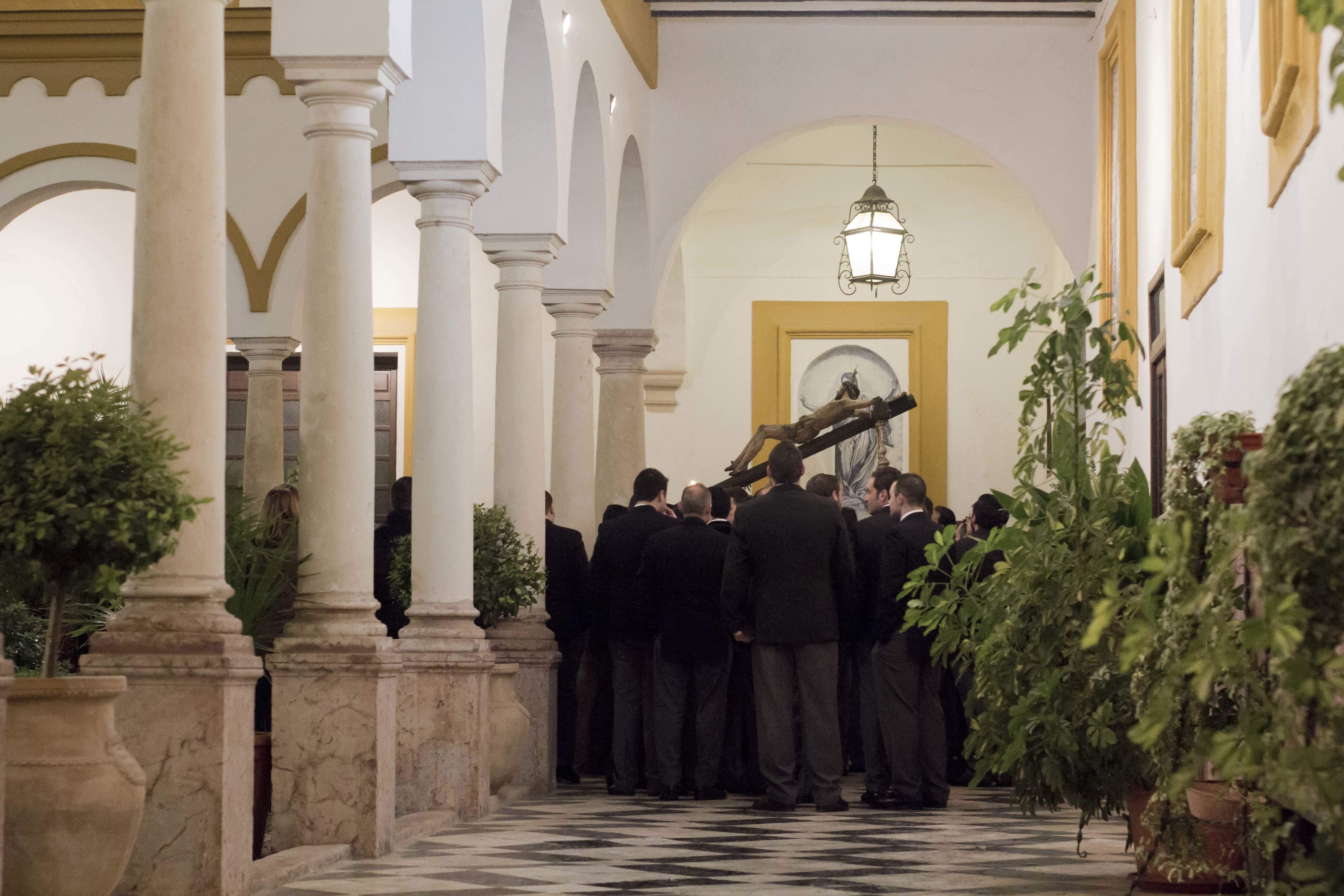 Galería: Un Vía Crucis de Pasión en el claustro del convento franciscano. Imágenes de Jesús Ruiz "Gitanito"