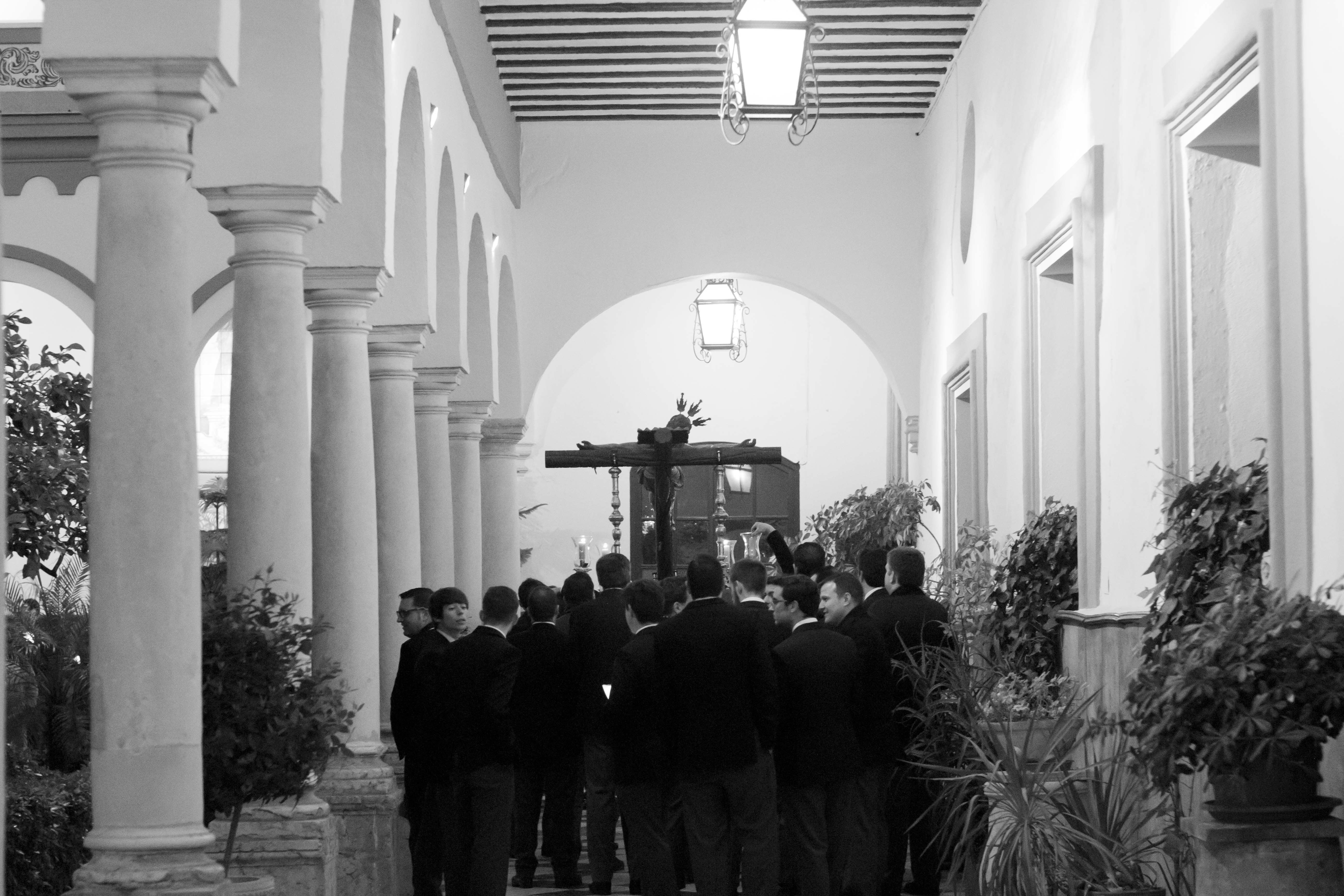Galería: Un Vía Crucis de Pasión en el claustro del convento franciscano. Imágenes de Jesús Ruiz "Gitanito"