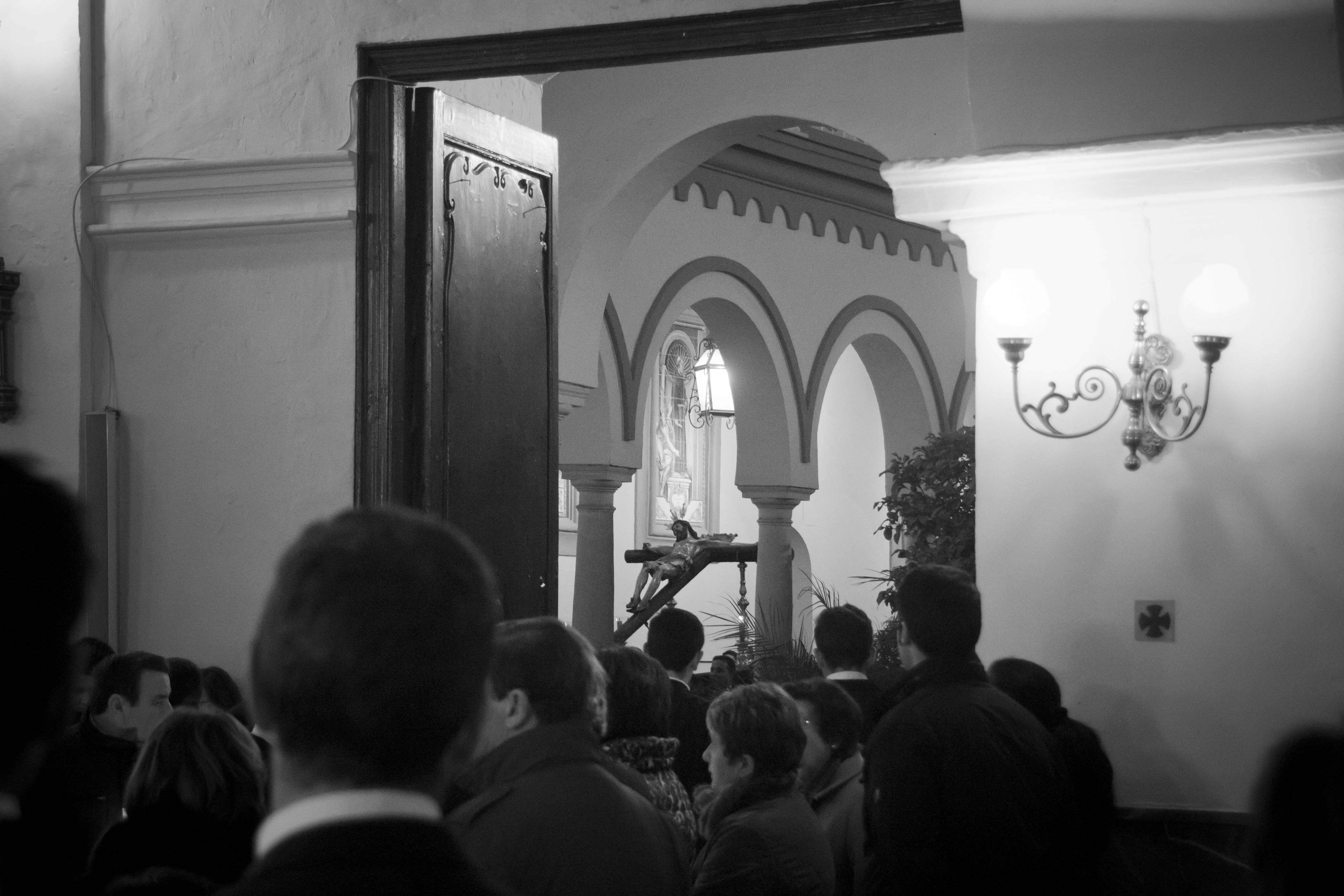 Galería: Un Vía Crucis de Pasión en el claustro del convento franciscano. Imágenes de Jesús Ruiz "Gitanito"