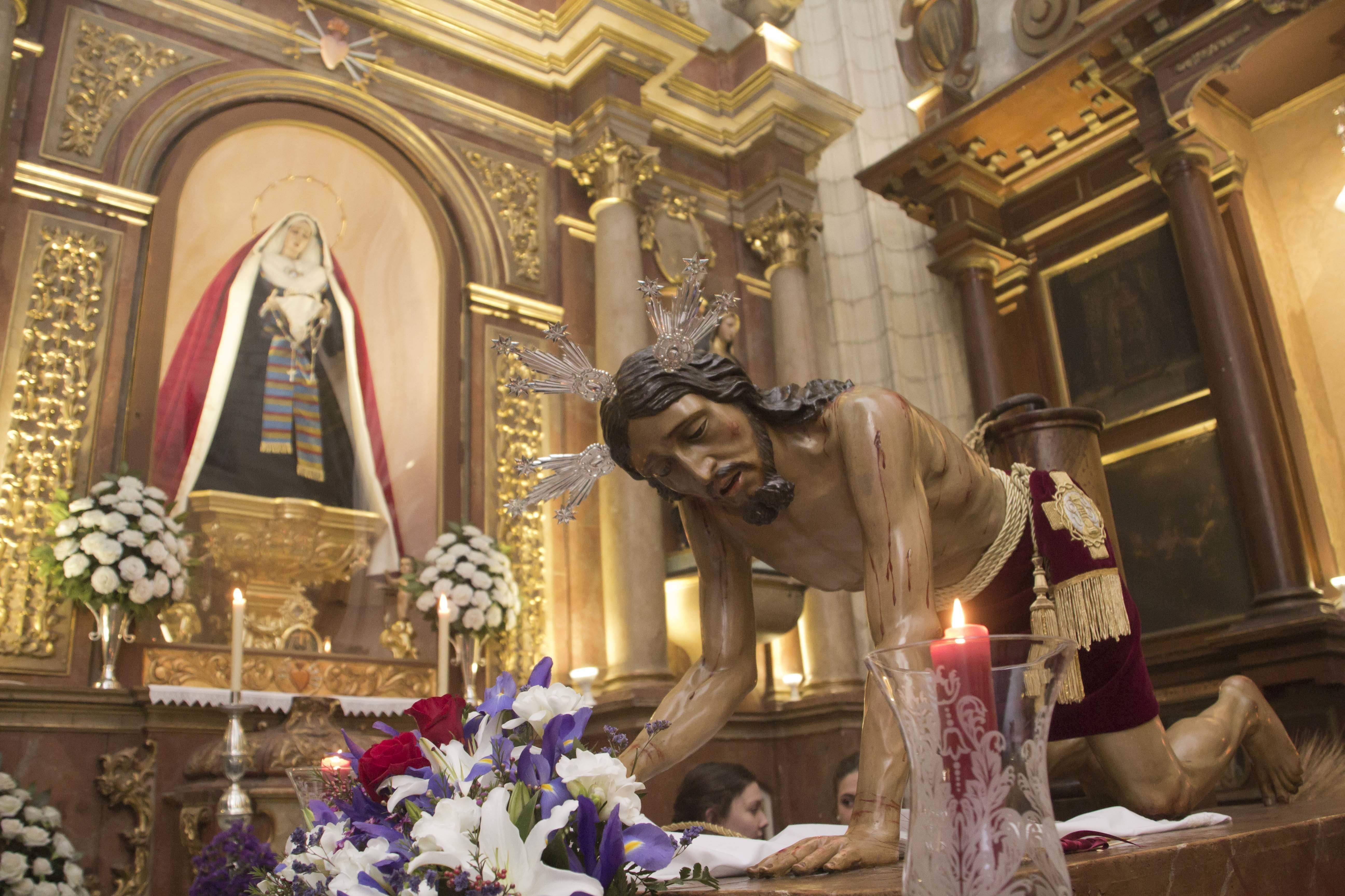 Galería: La Humillación también celebró su Vía Crucis en la intimidad del templo de San Mateo