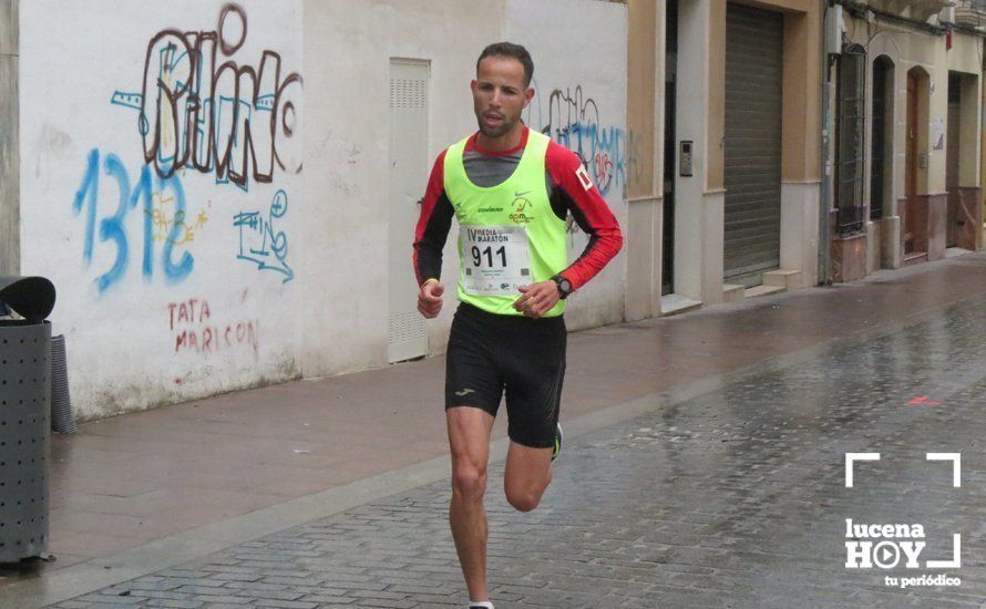 Galería: Mil y un valientes se divierten bajo la lluvia en la IV Media Maratón de Lucena