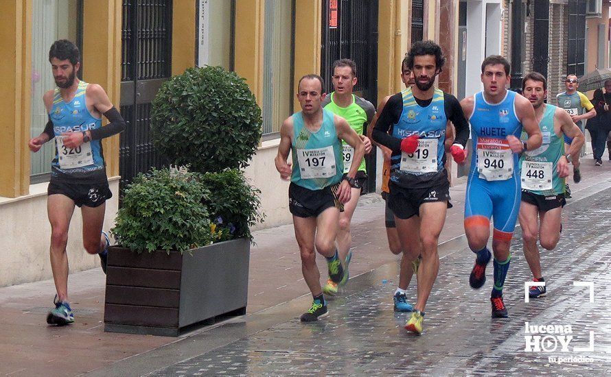 Galería: Mil y un valientes se divierten bajo la lluvia en la IV Media Maratón de Lucena