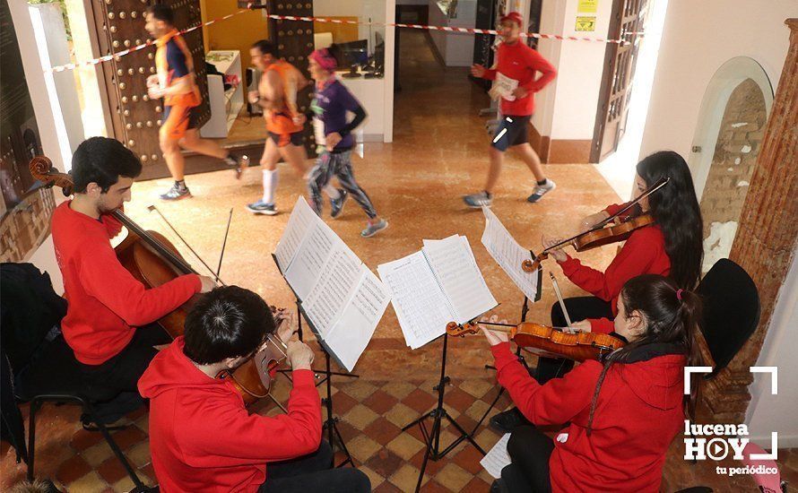 Galería: Mil y un valientes se divierten bajo la lluvia en la IV Media Maratón de Lucena