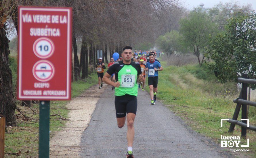 Galería: Mil y un valientes se divierten bajo la lluvia en la IV Media Maratón de Lucena