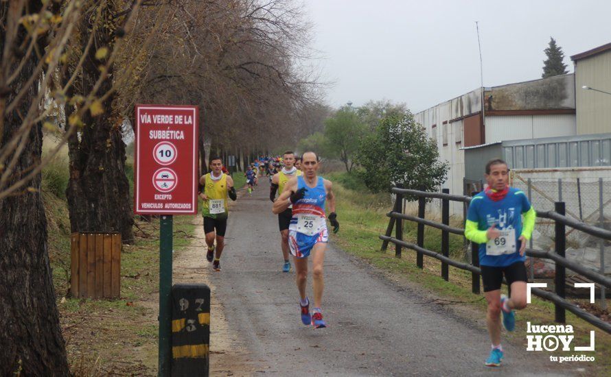 Galería: Mil y un valientes se divierten bajo la lluvia en la IV Media Maratón de Lucena