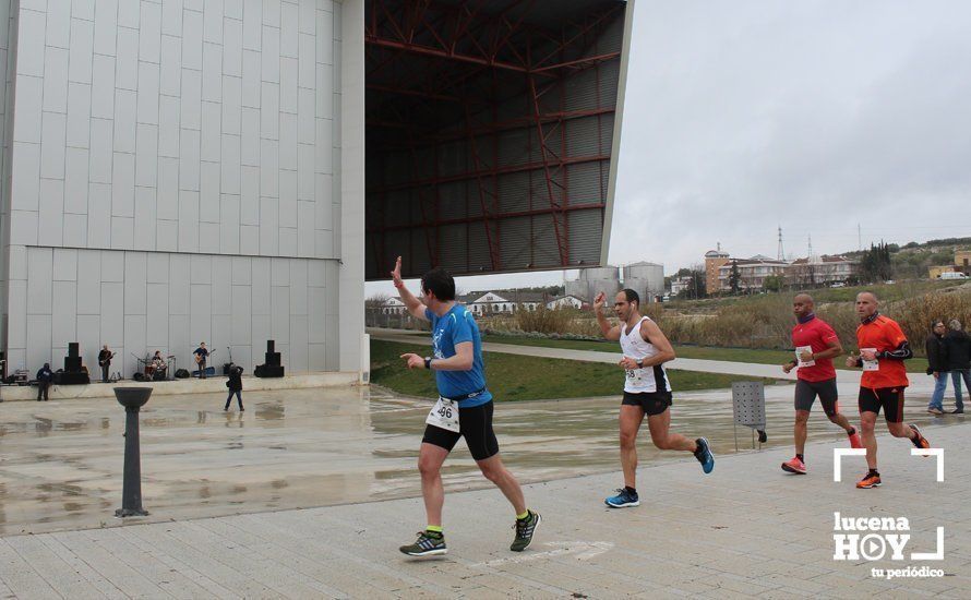 Galería: Mil y un valientes se divierten bajo la lluvia en la IV Media Maratón de Lucena