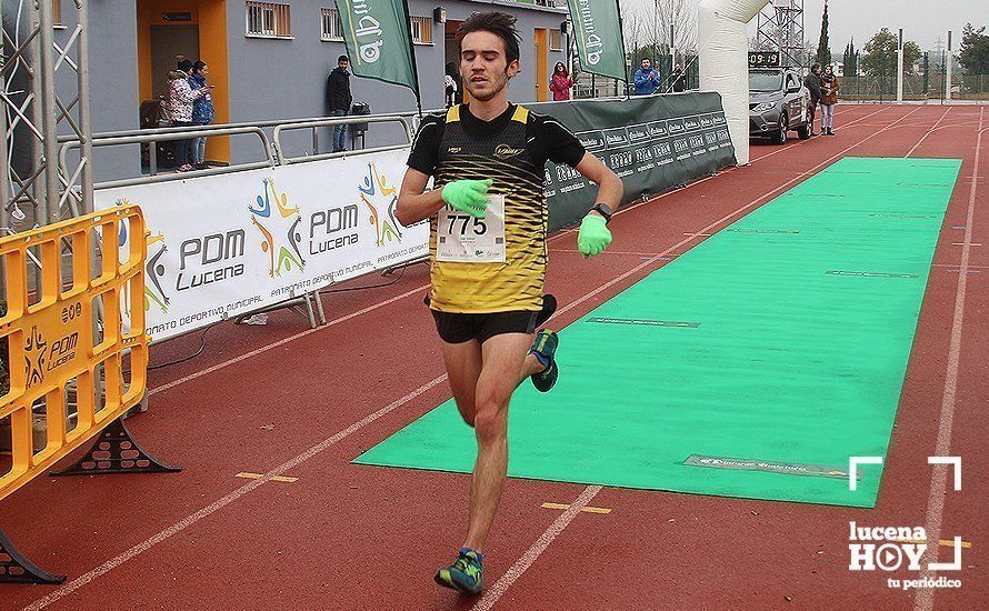 Galería: Mil y un valientes se divierten bajo la lluvia en la IV Media Maratón de Lucena