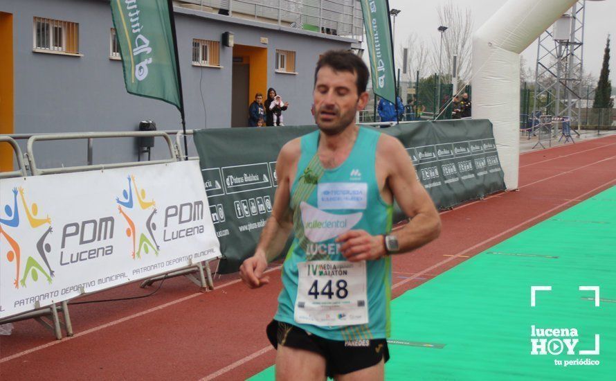 Galería: Mil y un valientes se divierten bajo la lluvia en la IV Media Maratón de Lucena