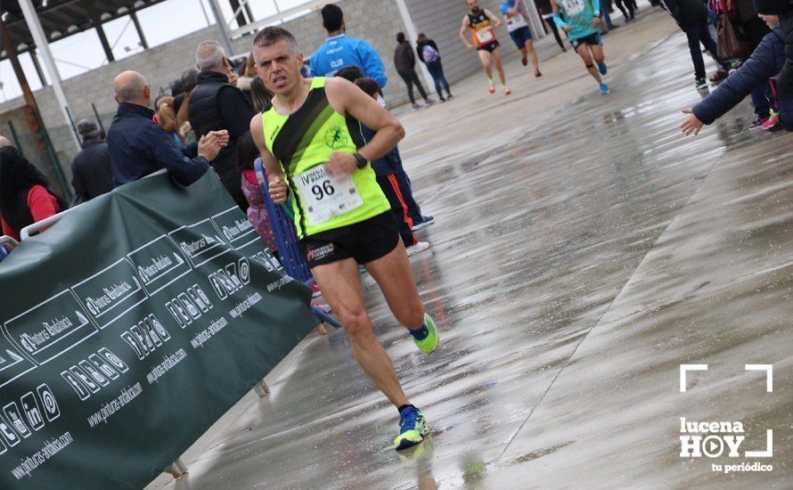 Galería: Mil y un valientes se divierten bajo la lluvia en la IV Media Maratón de Lucena