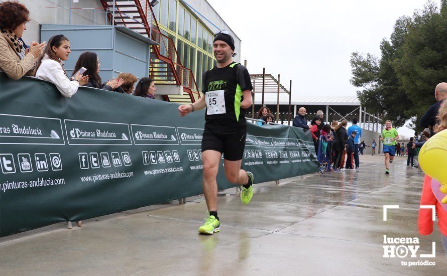 Galería: Mil y un valientes se divierten bajo la lluvia en la IV Media Maratón de Lucena