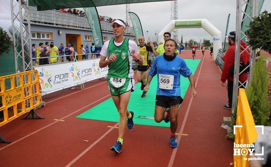 Galería: Mil y un valientes se divierten bajo la lluvia en la IV Media Maratón de Lucena