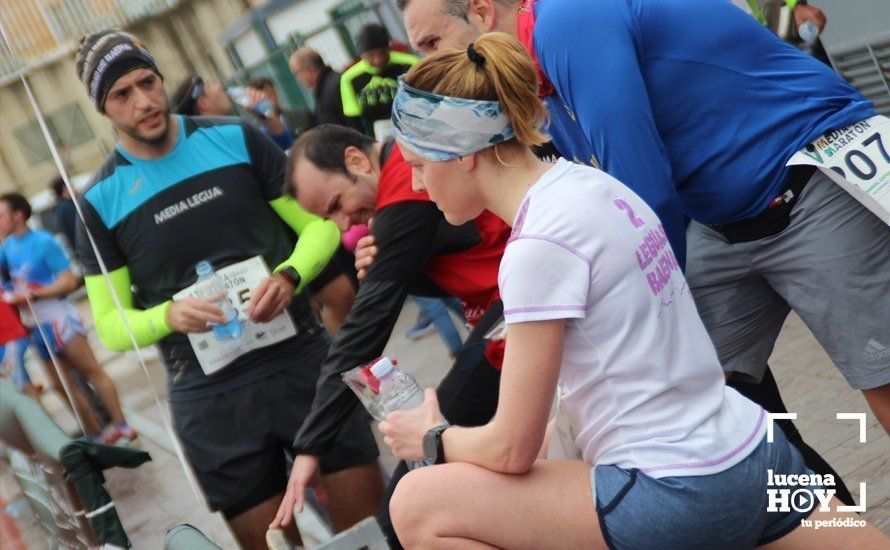 Galería: Mil y un valientes se divierten bajo la lluvia en la IV Media Maratón de Lucena