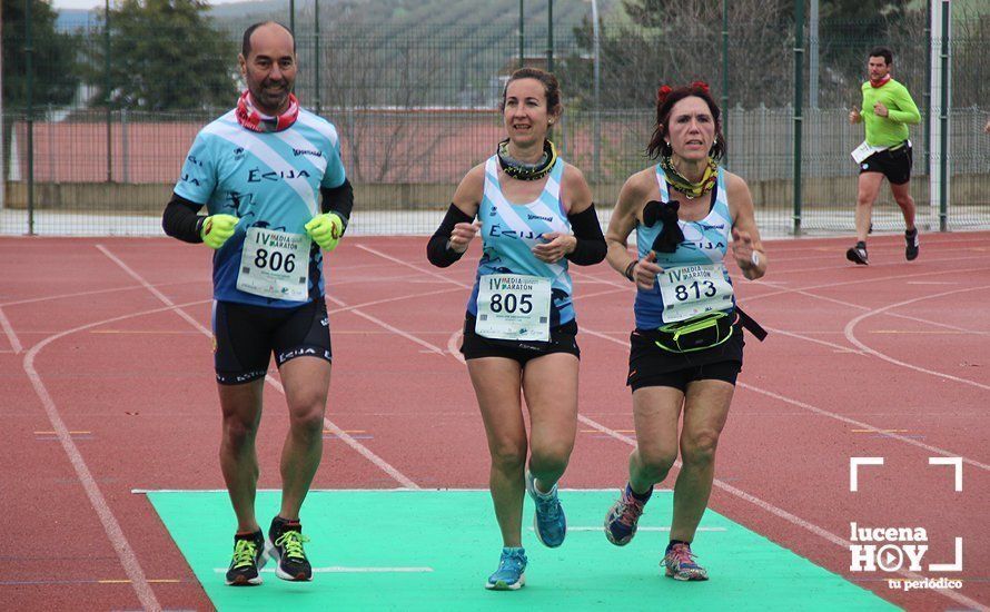 Galería: Mil y un valientes se divierten bajo la lluvia en la IV Media Maratón de Lucena