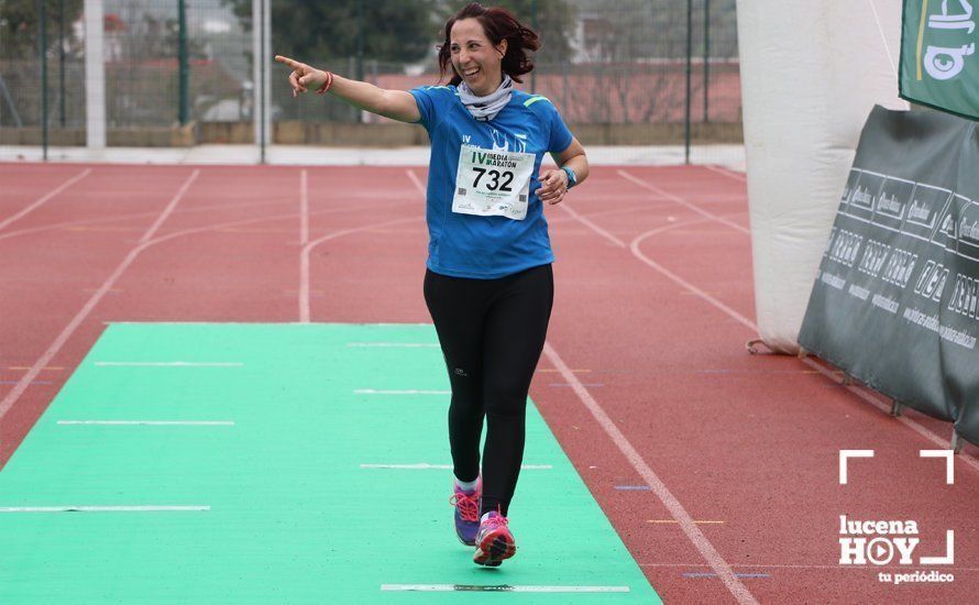 Galería: Mil y un valientes se divierten bajo la lluvia en la IV Media Maratón de Lucena