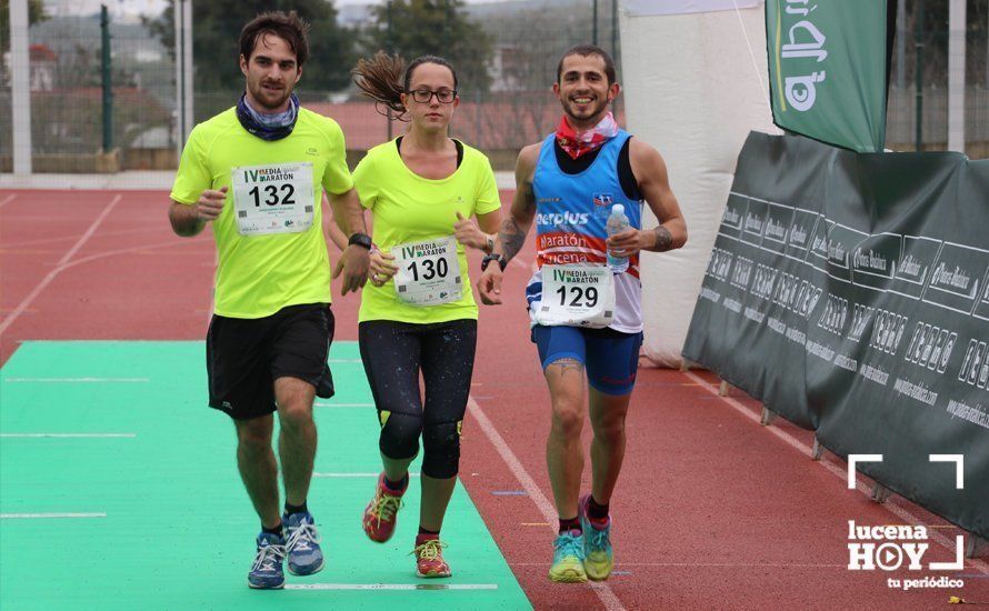 Galería: Mil y un valientes se divierten bajo la lluvia en la IV Media Maratón de Lucena