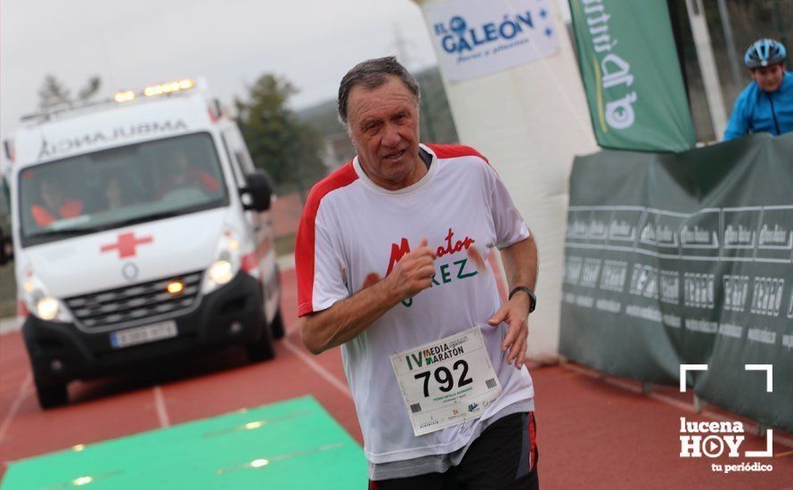 Galería: Mil y un valientes se divierten bajo la lluvia en la IV Media Maratón de Lucena