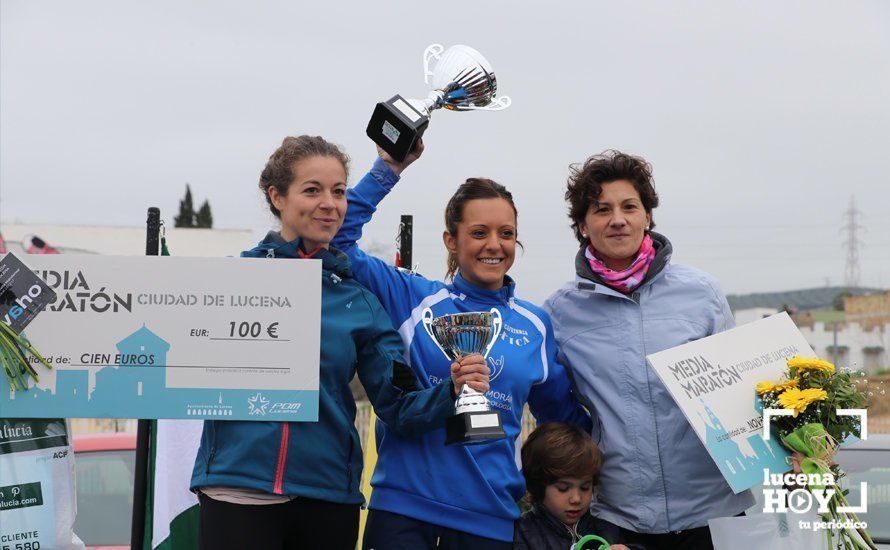 Galería: Mil y un valientes se divierten bajo la lluvia en la IV Media Maratón de Lucena