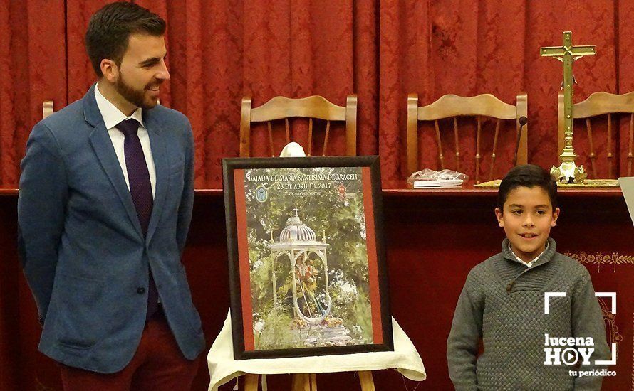  Pablo Delgado, presidente de la Vocalía de Juventud aracelitana junto a Francisco Javier Almagro, ganador del certamen con el cartel que anunciará la "Bajada" 