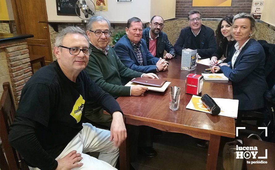  Un momento de la reunión de los miembros de Ciudadanos con representante de la plataforma Lucena por sus necesidades sanitarias 