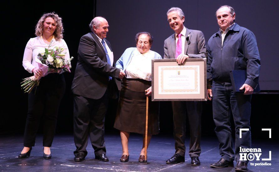 Galería: El homenaje en fotos a las fotógrafas lucentinas Natalia Calvo y Paquita Ramírez con motivo del Día de la Mujer