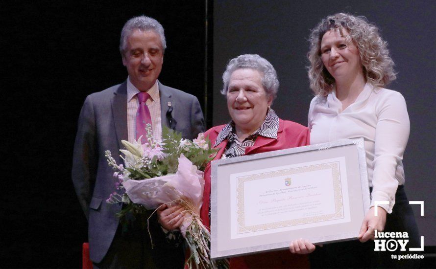 Galería: El homenaje en fotos a las fotógrafas lucentinas Natalia Calvo y Paquita Ramírez con motivo del Día de la Mujer