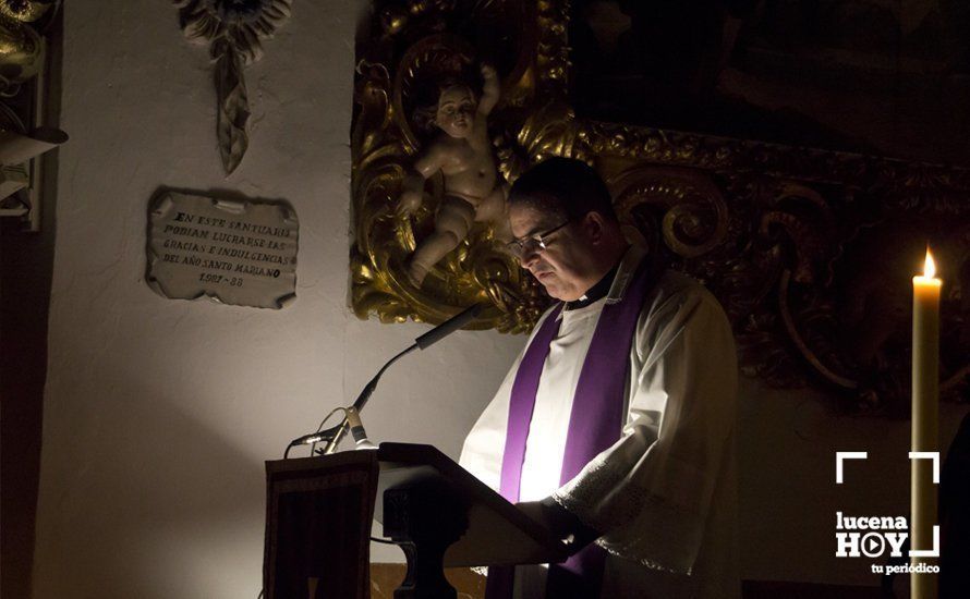 GALERÍA: El recogimiento preside el Vía Crucis del Cristo del Perdón en el Santuario de Aras. Fotos de Jesús Ruiz 'Gitanito'