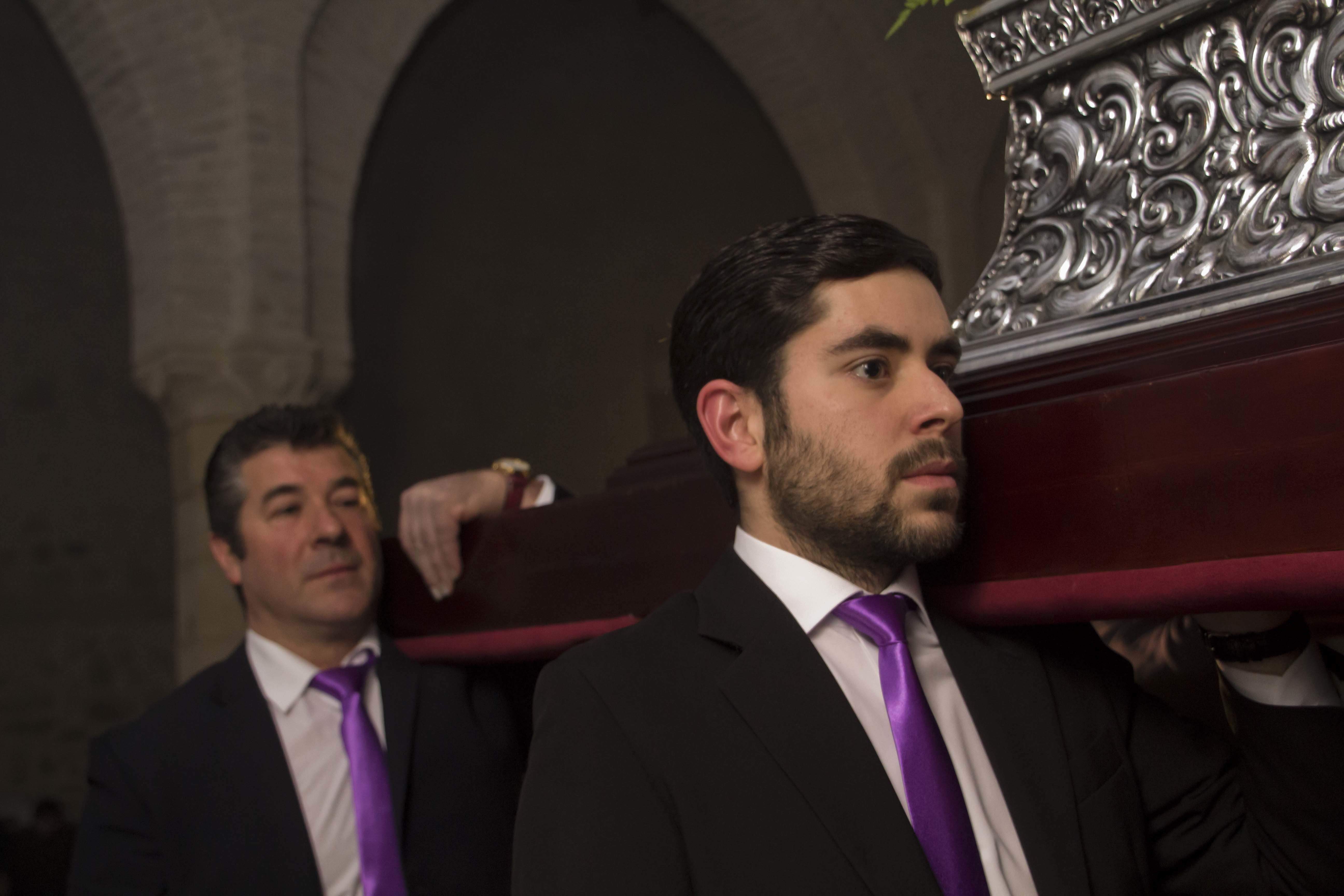 Galería: Los muros de Santiago acogen la intimidad del viacrucis de Ntro. Padre Jesús Caído Galería: Los muros de Santiago acogen la intimidad del viacrucis de Ntro. Padre Jesús Caído