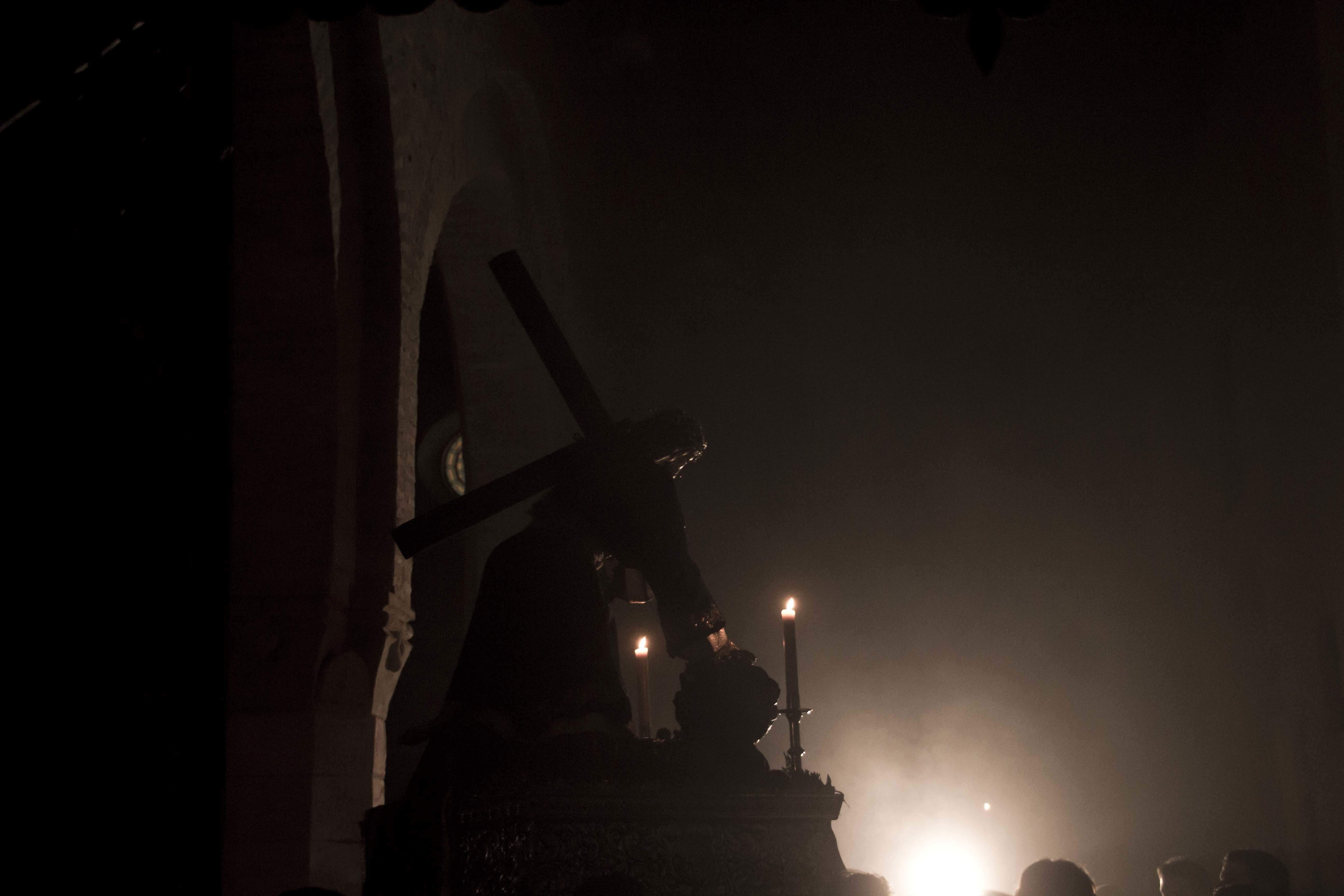 Galería: Los muros de Santiago acogen la intimidad del viacrucis de Ntro. Padre Jesús Caído Galería: Los muros de Santiago acogen la intimidad del viacrucis de Ntro. Padre Jesús Caído