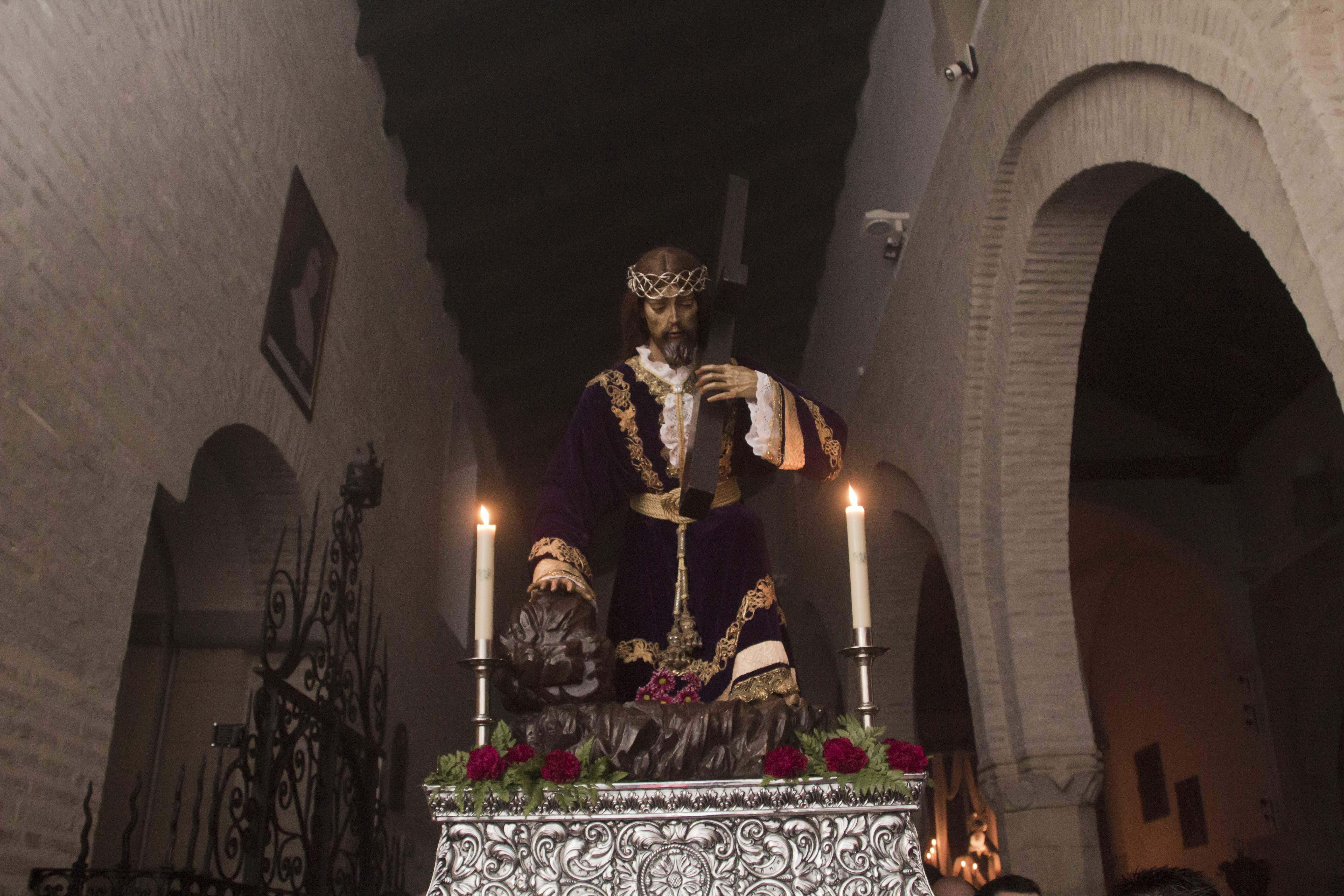Galería: Los muros de Santiago acogen la intimidad del viacrucis de Ntro. Padre Jesús Caído Galería: Los muros de Santiago acogen la intimidad del viacrucis de Ntro. Padre Jesús Caído