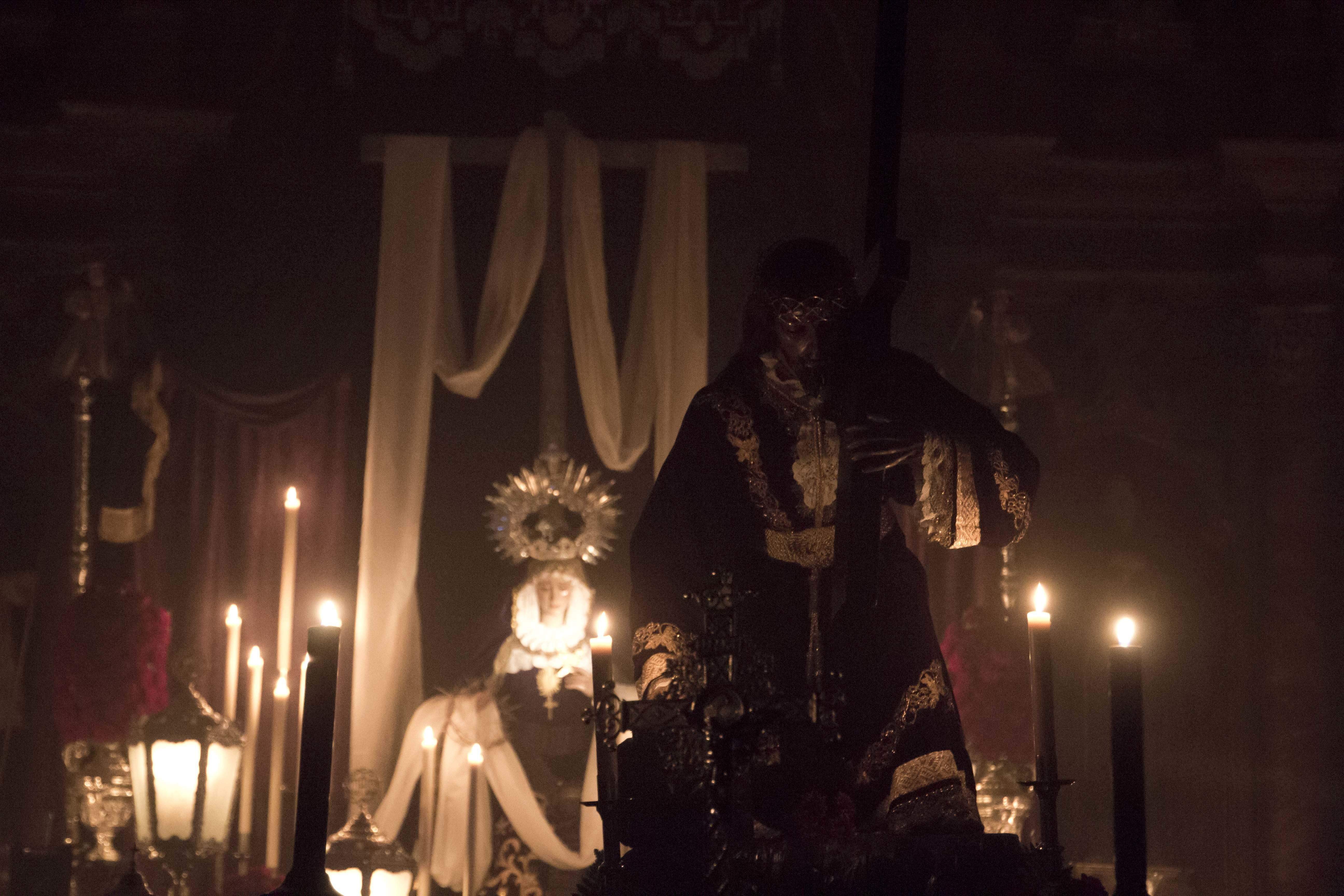 Galería: Los muros de Santiago acogen la intimidad del viacrucis de Ntro. Padre Jesús Caído Galería: Los muros de Santiago acogen la intimidad del viacrucis de Ntro. Padre Jesús Caído