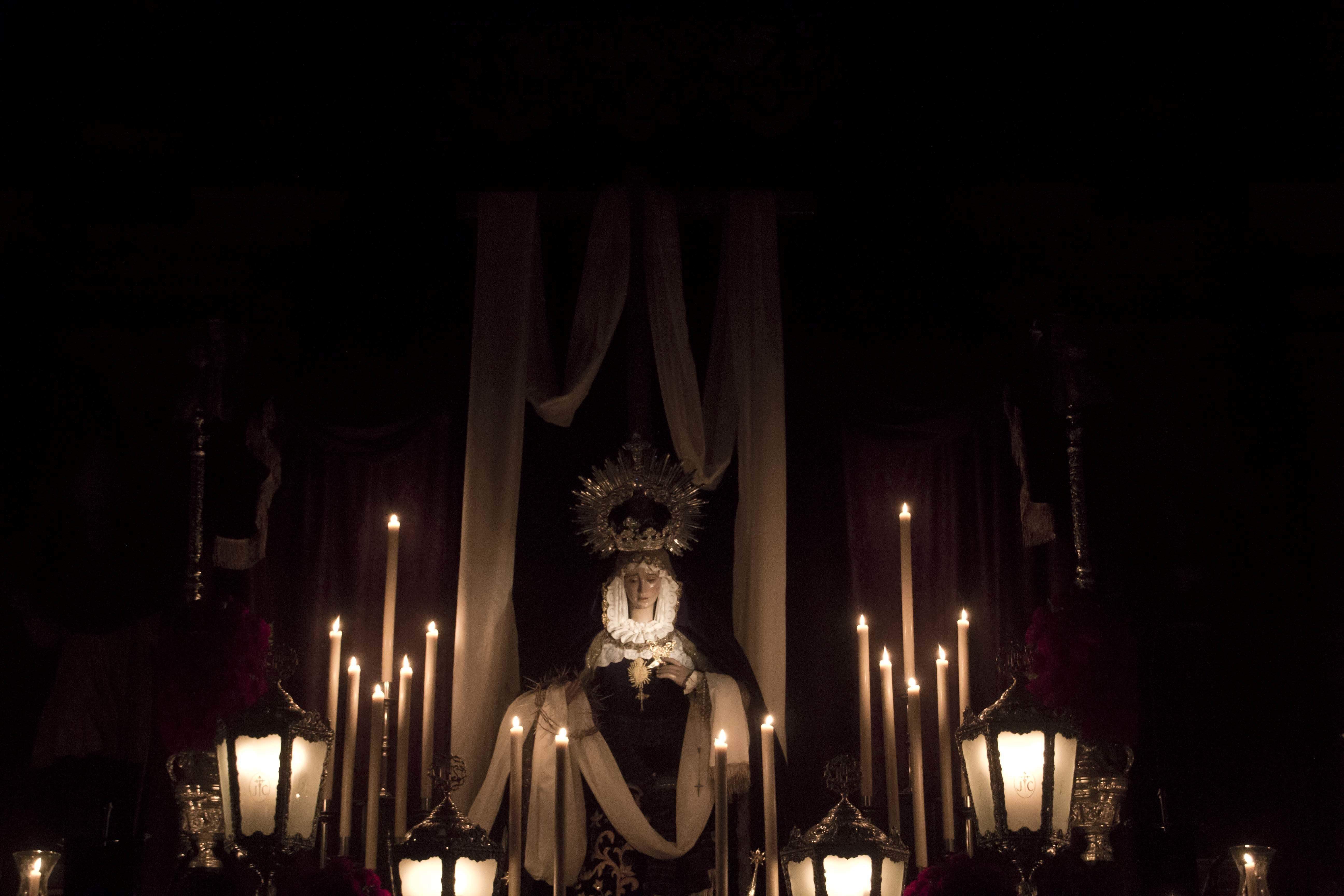 Galería: Los muros de Santiago acogen la intimidad del viacrucis de Ntro. Padre Jesús Caído Galería: Los muros de Santiago acogen la intimidad del viacrucis de Ntro. Padre Jesús Caído